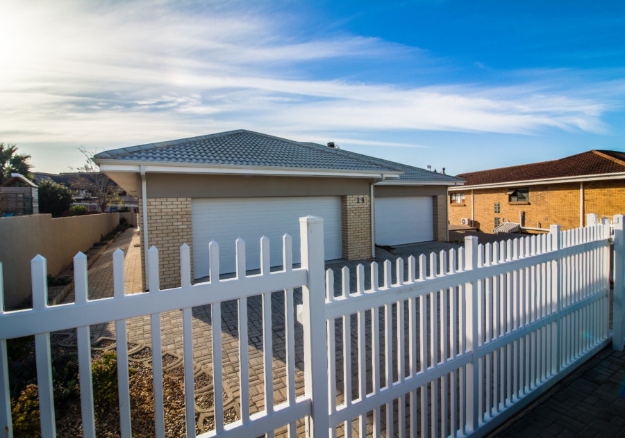 4 Bedroom Property for Sale in Menkenkop Western Cape